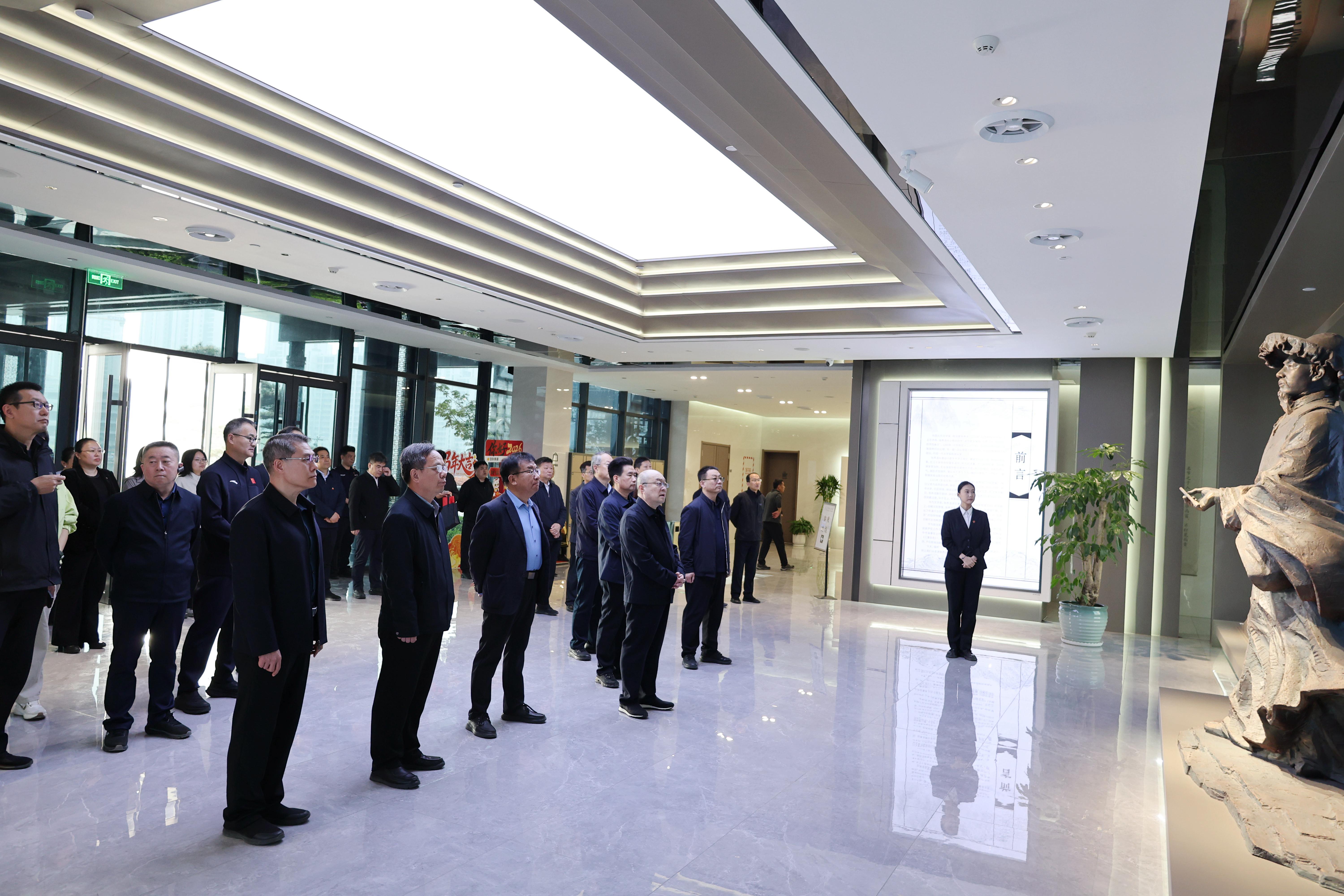 省人大常委会机关到天桥区调研代表工作