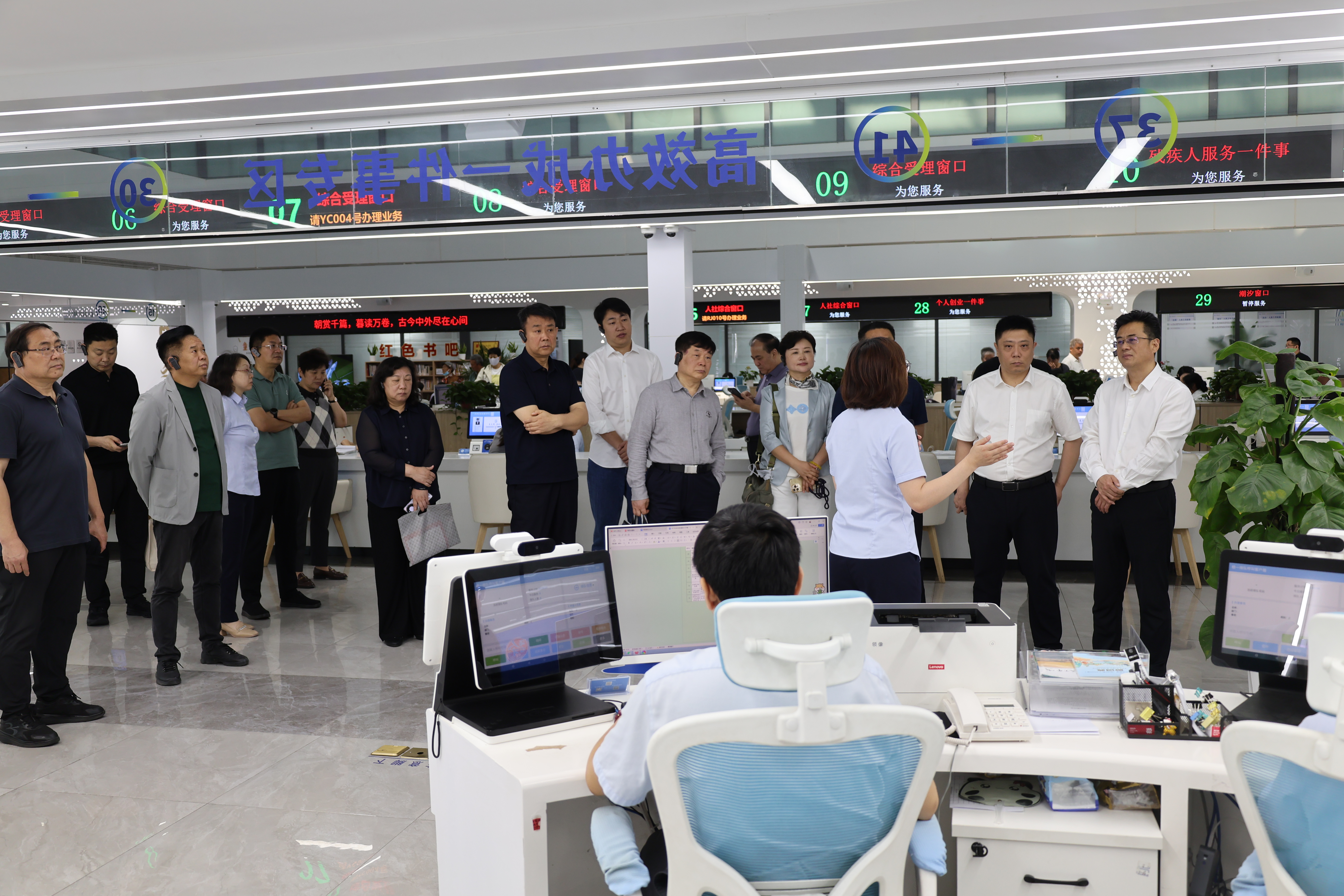区人大常委会组织市人大代表调研全区营商环境建设情况